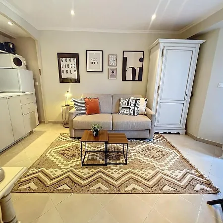 Cosy Avec Jardin Privatif - Carabacel, Lejlighed Nice