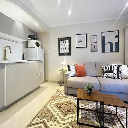 Cosy Avec Jardin Privatif - Carabacel,